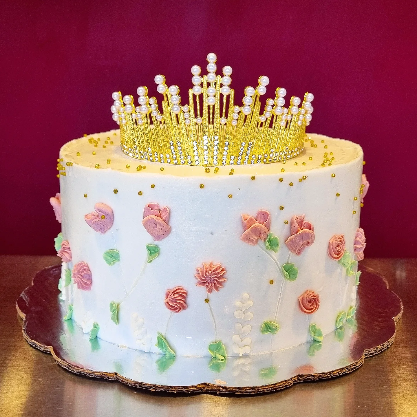 Pastel corona y flores